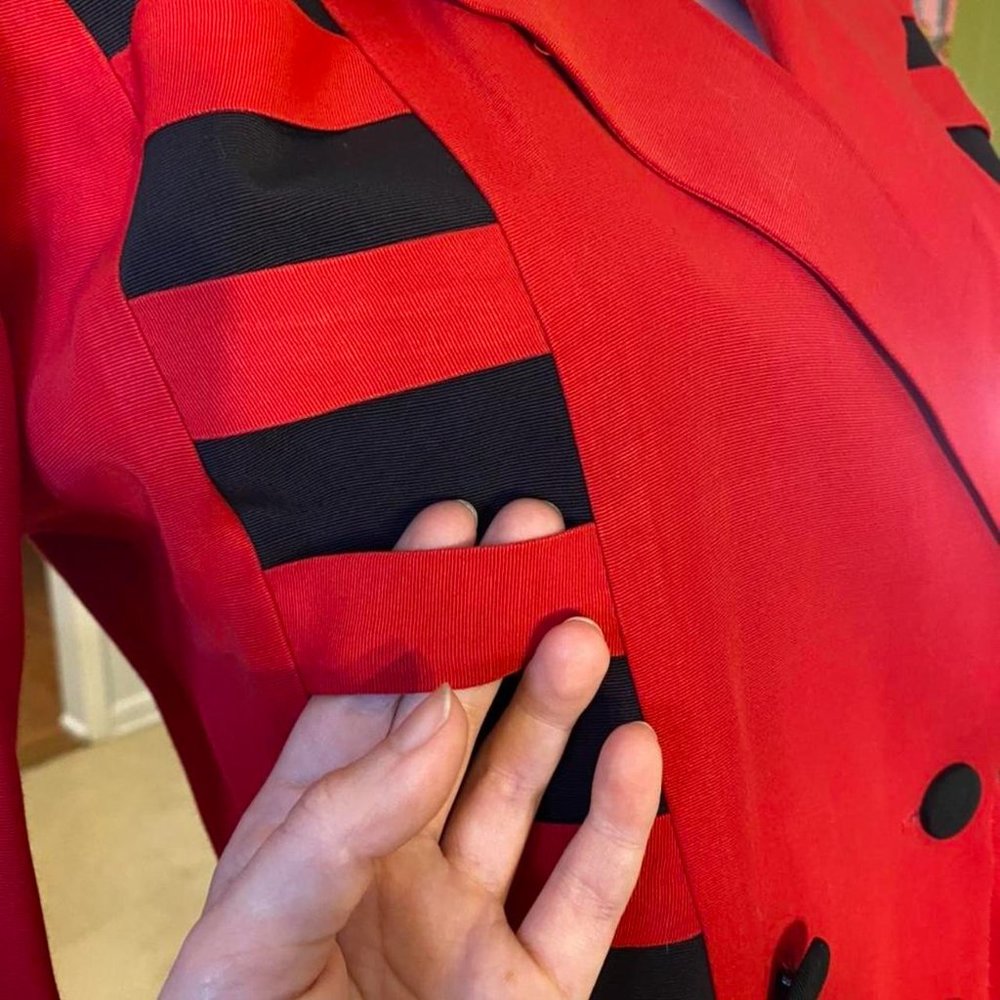 Vintage 80s/ 90s Bold Double Breasted Red and Black Blazer by Dani Michaels - Picture 4 of 4